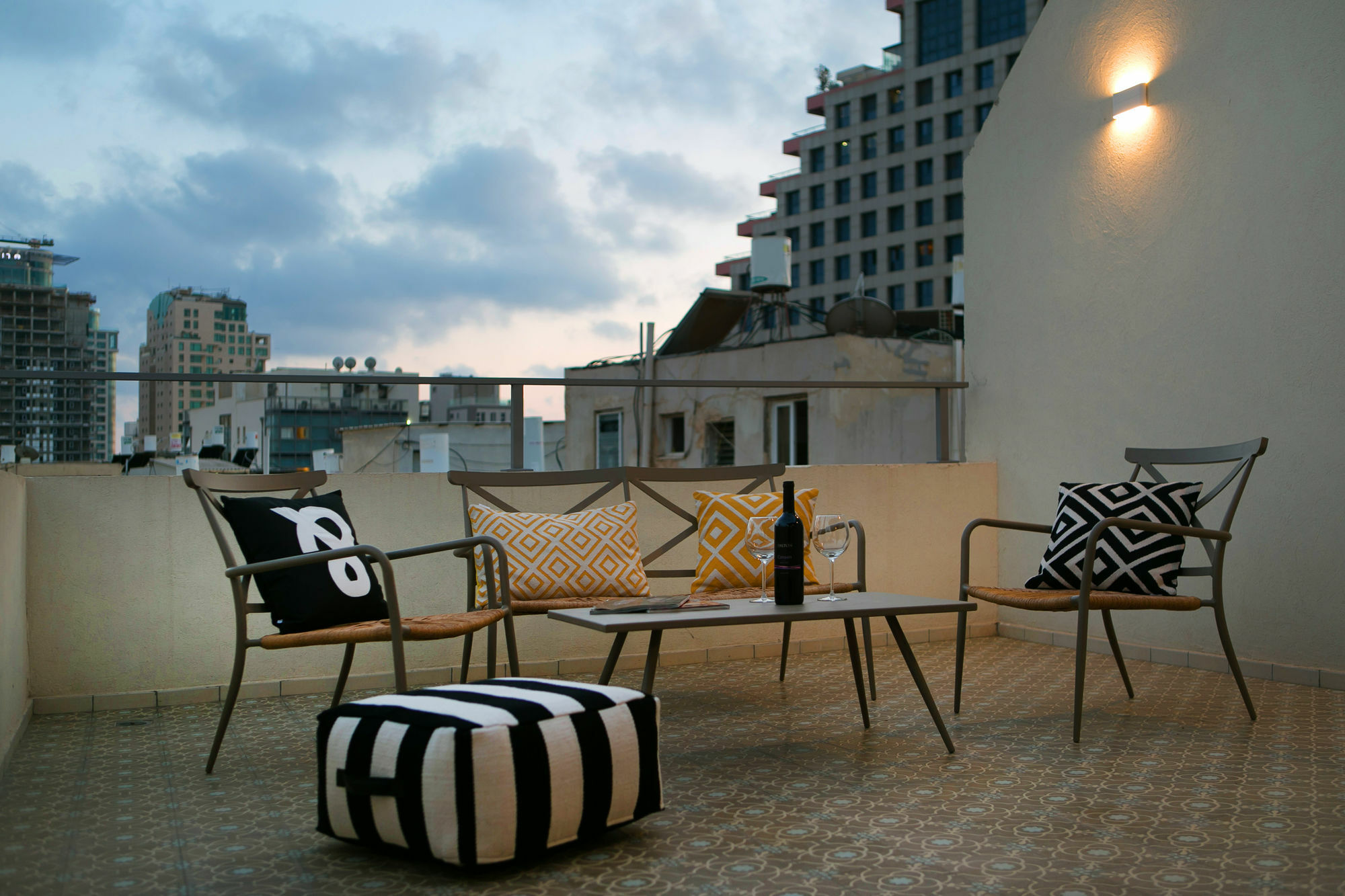 K Suites Tlv By The Beach Tel Aviv Eksteriør billede